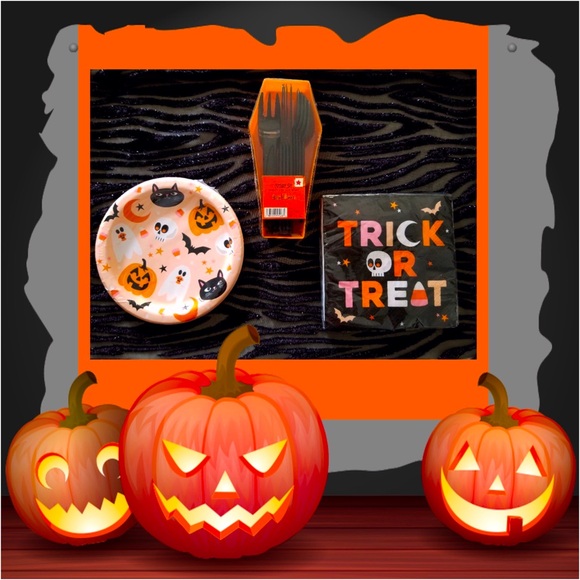 🎃Halloween 3-piece Party Table Set: Napkins, Plates & Cutlery NEW - Picture 1 of 12